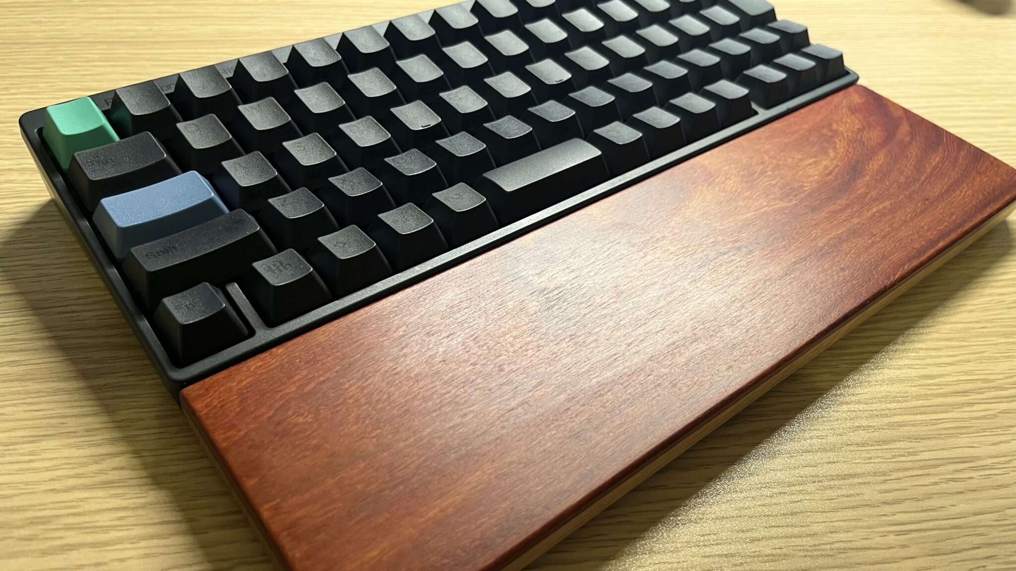 HHKB専用の高級感あるパームレストがお洒落すぎる！ローズウッドが超おすすめ【レビュー】 すまちゃん
